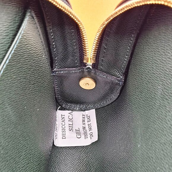 Louis Vuitton Green Taiga Leather Clutch - Picture 13 of 17